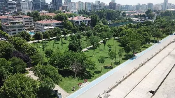 SON HAFTA SONU KISITLAMASINDA CADDEBOSTAN SAHİLİ BOŞ KALDI
