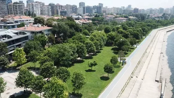 SON HAFTA SONU KISITLAMASINDA CADDEBOSTAN SAHİLİ BOŞ KALDI