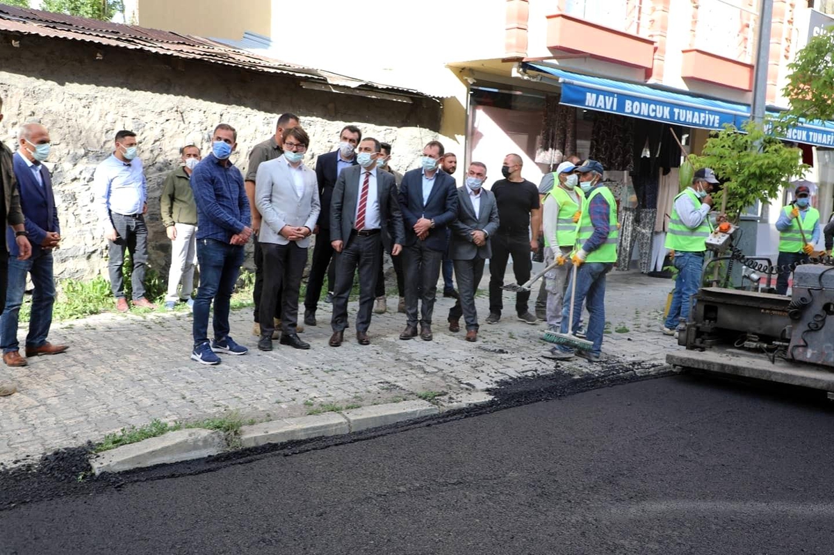 Kars'ta asfaltı yapılan yolların çizimi yapılıyor - Vimarsana News