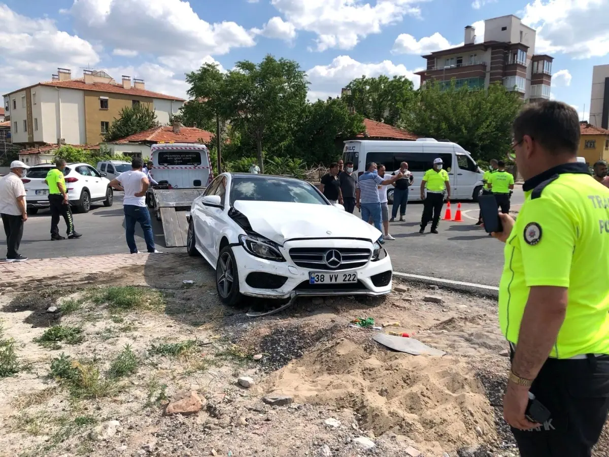 kayseri de trafik kazasi 8 yarali