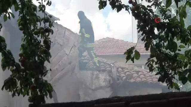 Son dakika: Kırklareli'nde metruk binada çıkan yangın itfaiye ekiplerince söndürüldü