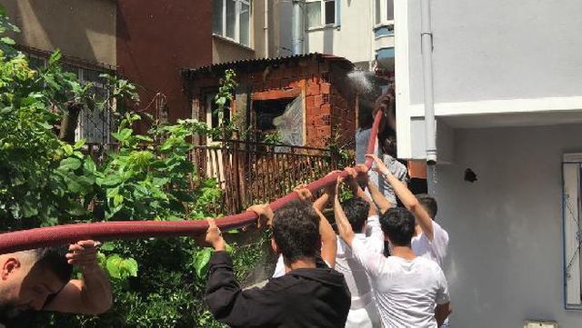 kocaeli de 4 evin catisi yandi 5 kisi dumanda 7 14228580 o