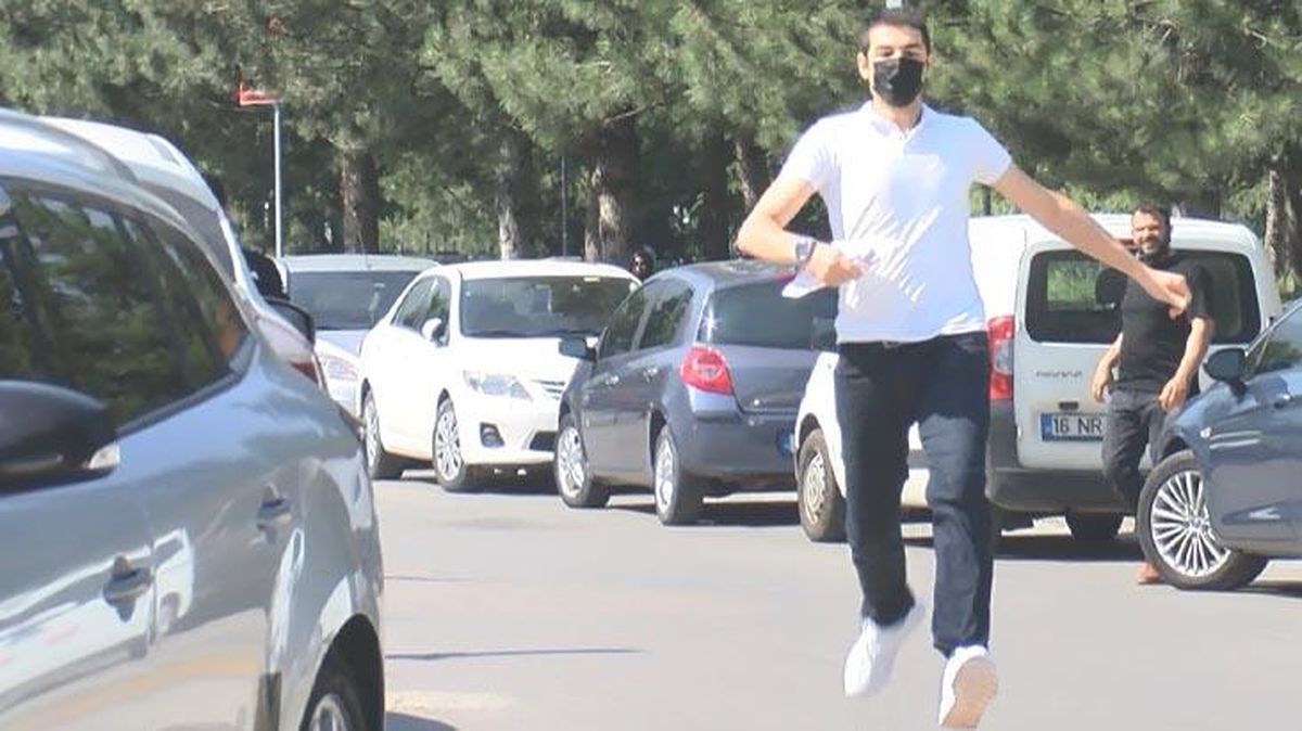 Bütün yıl hazırlandığı sınavı saniyelerle kaçırdı! Koşması da bir işe yaramadı