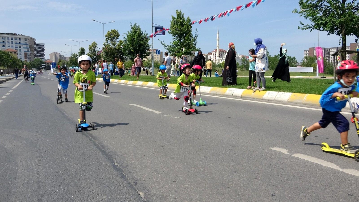 Pendikli gençler, sınavdan çıkıp paten kayarak stres attılar - Vimarsana News