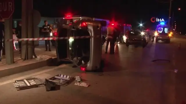 Polisin kaza yerinde seyirci vatandaşla zorlu imtihanı 2 Polisin kaza yerinde seyirci vatandaşla zorlu imtihanı