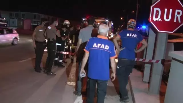 Polisin kaza yerinde seyirci vatandaşla zorlu imtihanı 4 Polisin kaza yerinde seyirci vatandaşla zorlu imtihanı