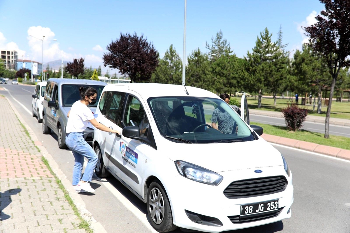Sınava geç kalan öğrencilerin yardımına Melikgazi koştu - Vimarsana News