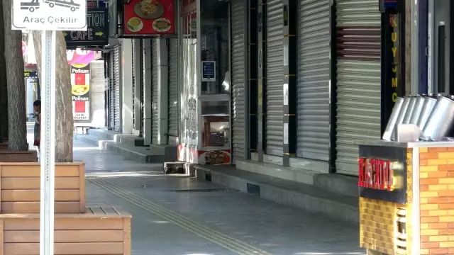 Son kısıtlamaya Diyarbakır uydu, sokaklar boş kaldı