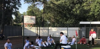 Alibeyköyspor'un soyunma odasına çamaşır suyu dökülünce futbolcular devre arasını sahada geçirdi