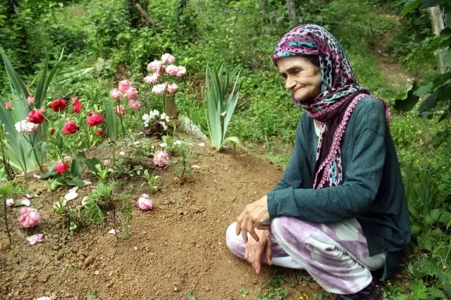 Tam 1 yıl önce bugün kaybolmuş, 3 gün sonra derede cansız bedeni bulunmuştu...İkranur'un babaannesi mezarı başında böyle gözyaşı döktü
