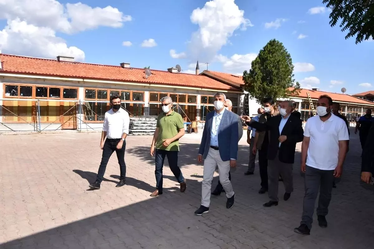 Vali Sezer ' Tesisimizde ürettiğimiz beton ve kilit parkelerle, köy yollarımızı düzenliyoruz'