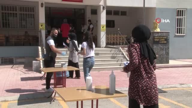YKS'de ikinci oturum heyecanı YKS'de ikinci oturum heyecanı
