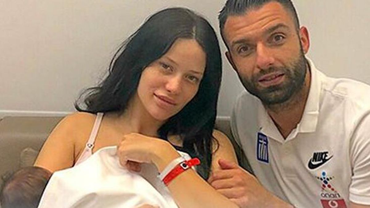 6 ay önce Alanyaspor'la sözleşme imzalayan Tzavellas, 'Ailevi sebeplerim var' diyerek ayrıldı
