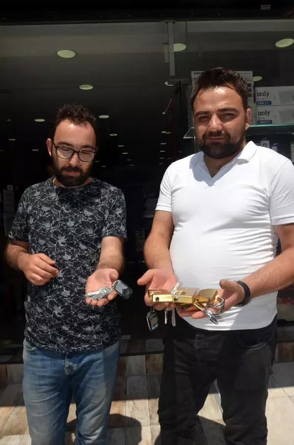 AVCILAR'DA HIRSIZLAR BİLGİSAYAR DÜKKANLARINI HEDEF ALDI; ESNAF İSYAN ETTİ