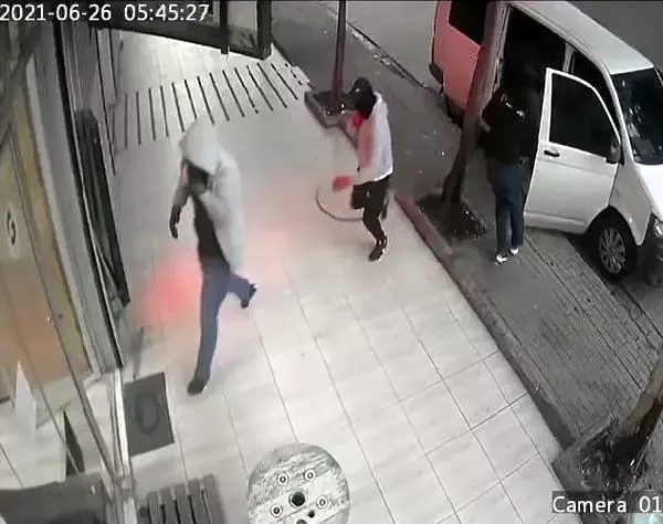 AVCILAR'DA HIRSIZLAR BİLGİSAYAR DÜKKANLARINI HEDEF ALDI; ESNAF İSYAN ETTİ