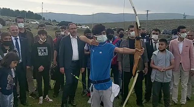 Gençlik ve Spor Bakanı Kasapoğlu, Ardahan'daki Genç Ofis in açılış törenine katıldı Açıklaması