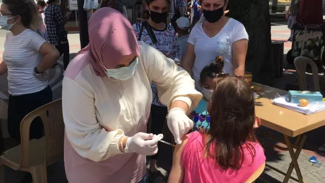 Mobil aşı istasyonunda randevusuz Kovid-19 aşı uygulaması başlatıldı