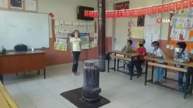 Diyadin'de öğrencilere tiyatro ve müzik eğitimi verildi