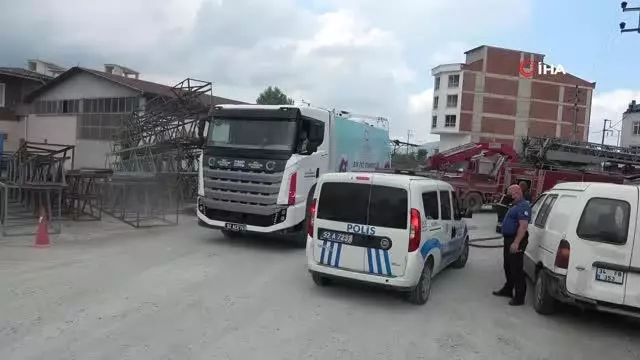 Elektrik malzemeleri üretilen iş yerinin deposunda yangın Elektrik malzemeleri üretilen iş yerinin deposunda yangın