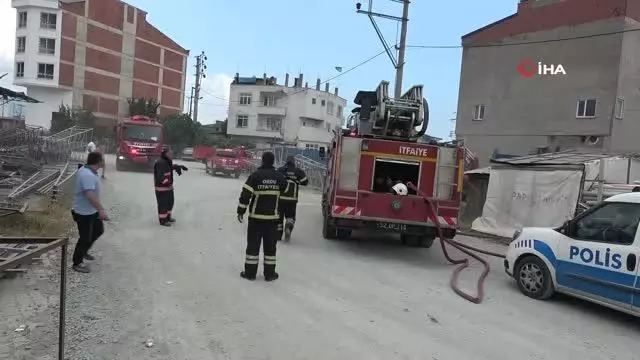 Elektrik malzemeleri üretilen iş yerinin deposunda yangın