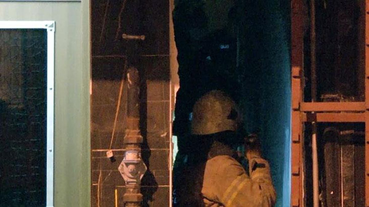 Gece vakti iki bina arasındaki boşluğa düşen kadın yaşamını yitirdi