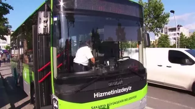 Güzergahını değiştirerek öğrencileri YKS'ye yetiştiren belediye otobüsü şoförü o anları anlattı