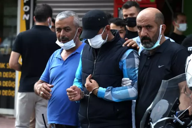 Tartıştığı kadını korkutmak için havaya ateş açıp kendisini dükkana kilitleyen kişi, gözaltına alındı
