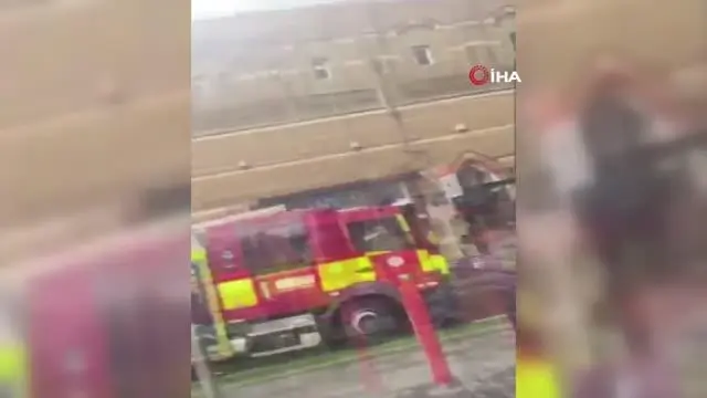 Londra'da tren istasyonunda korkutan yangın Londra'da tren istasyonunda korkutan yangın