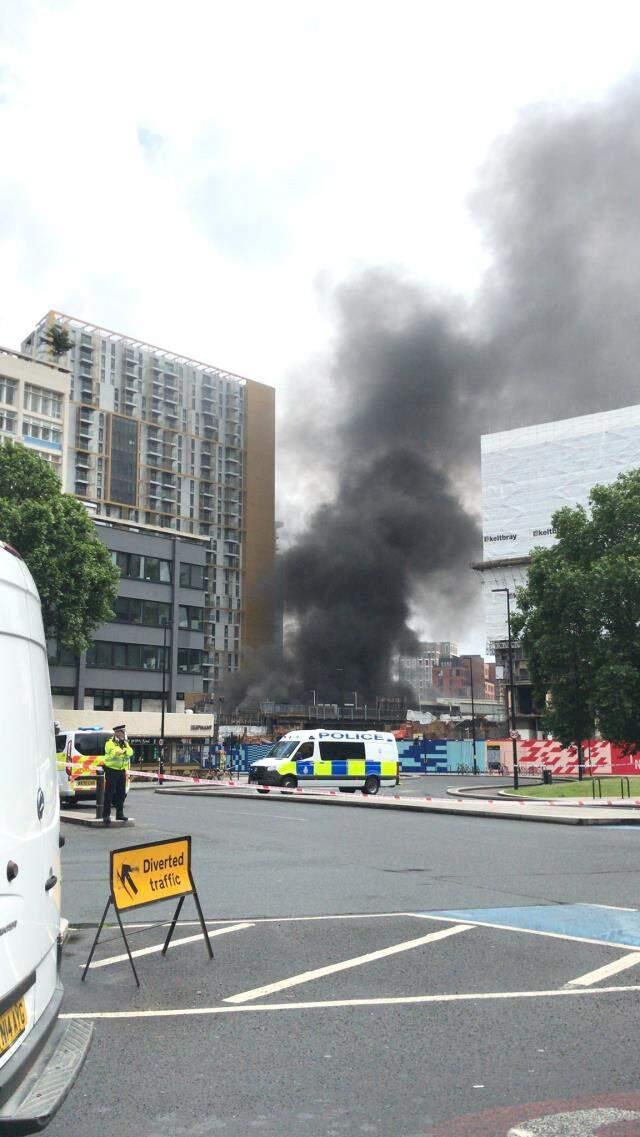Londra metrosunda patlama! Şehrin üstünü kara dumanlar kapladı Londra metrosunda patlama! Şehrin üstünü kara dumanlar kapladı
