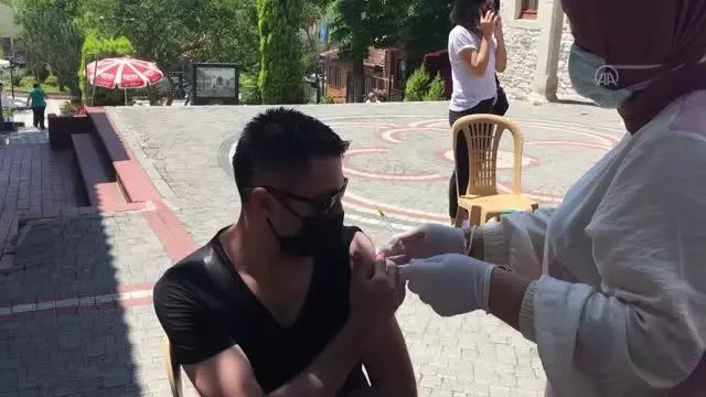 Mobil aşı istasyonunda randevusuz Kovid-19 aşı uygulaması başlatıldı Mobil aşı istasyonunda randevusuz Kovid-19 aşı uygulaması başlatıldı