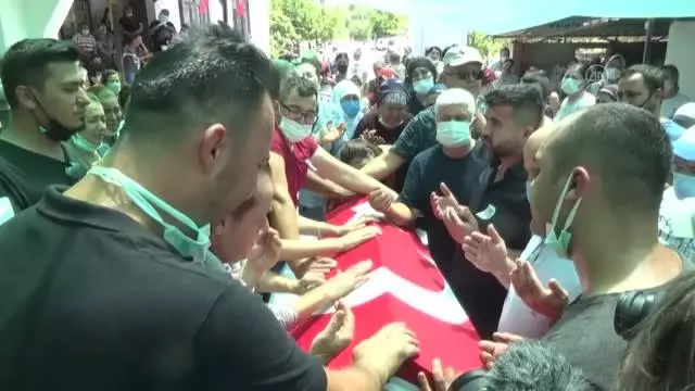 Pakdemirli, Marmaris'teki yangında şehit olan Hasdemir'in cenaze törenine katıldı (2)