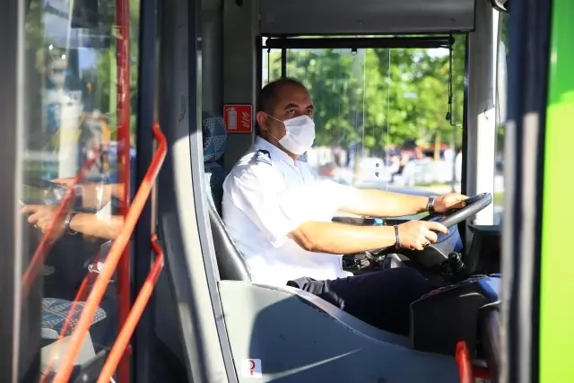 Güzergahını değiştirerek öğrencileri YKS'ye yetiştiren belediye otobüsü şoförü o anları anlattı