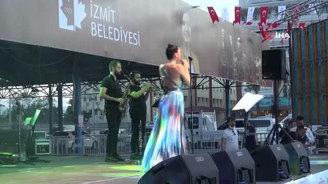sevval sam en guzel turkuleri ile izmit in 2 14231178 o
