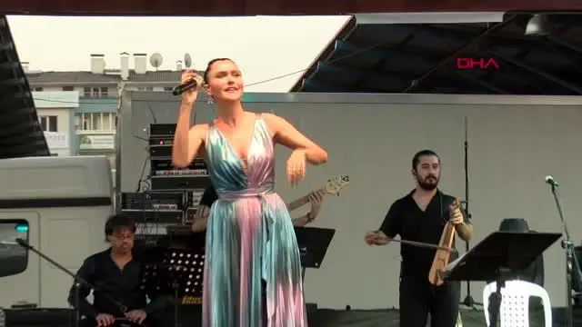 ŞEVVAL SAM KONSERİNDE KORONAVİRÜS UNUTULDU