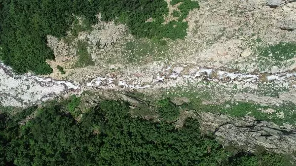 BURSA SİYAH AKAN NİLÜFER ÇAYI KAYNAĞINDA, İÇİLEBİLECEK KADAR TEMİZ