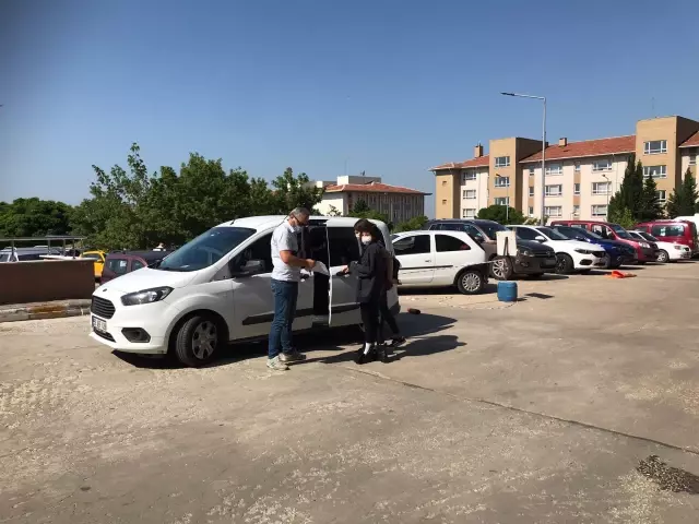 Son dakika haberleri | Tartıştığı üvey annesini darbedip bıçaklayarak öldürdüğü öne sürülen çocuk tutuklandı Son dakika haberleri | Tartıştığı üvey annesini darbedip bıçaklayarak öldürdüğü öne sürülen çocuk tutuklandı