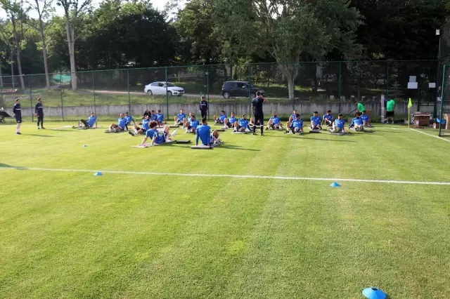 TFF 1. Lig'in yeni ekibi Eyüpspor, Bolu'da kampa girdi