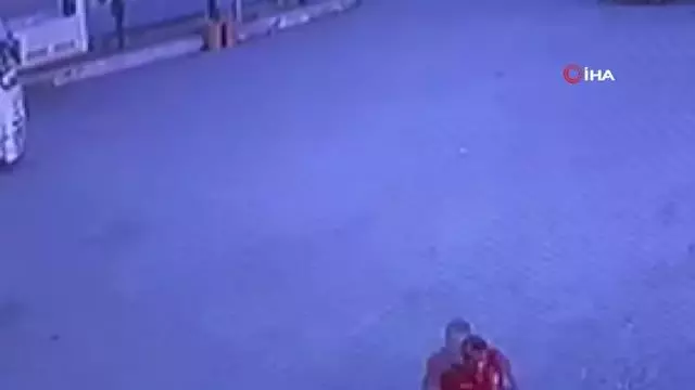 Son dakika haberi! Tırın körüğünün patlaması sonucu 1 kişinin öldüğü anlar güvenlik kamerasında