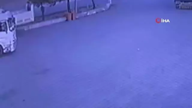 Son dakika haberi! Tırın körüğünün patlaması sonucu 1 kişinin öldüğü anlar güvenlik kamerasında