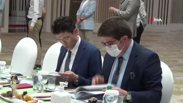 Vali Çiçek Tıbbi ve Aromatik Bitkiler alanında iddialı konuştu: 'Afyonkarahisar'ı bitkisel üretimde en iyi il yapacağız' Vali Çiçek Tıbbi ve Aromatik Bitkiler alanında iddialı konuştu: 'Afyonkarahisar'ı bitkisel üretimde en iyi il yapacağız'