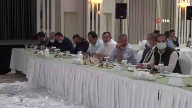 Vali Çiçek Tıbbi ve Aromatik Bitkiler alanında iddialı konuştu: "Afyonkarahisar'ı bitkisel üretimde en iyi il yapacağız" 2 Vali Çiçek Tıbbi ve Aromatik Bitkiler alanında iddialı konuştu: 'Afyonkarahisar'ı bitkisel üretimde en iyi il yapacağız'