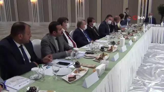 Vali Çiçek Tıbbi ve Aromatik Bitkiler alanında iddialı konuştu: "Afyonkarahisar'ı bitkisel üretimde en iyi il yapacağız" 4 Vali Çiçek Tıbbi ve Aromatik Bitkiler alanında iddialı konuştu: 'Afyonkarahisar'ı bitkisel üretimde en iyi il yapacağız'