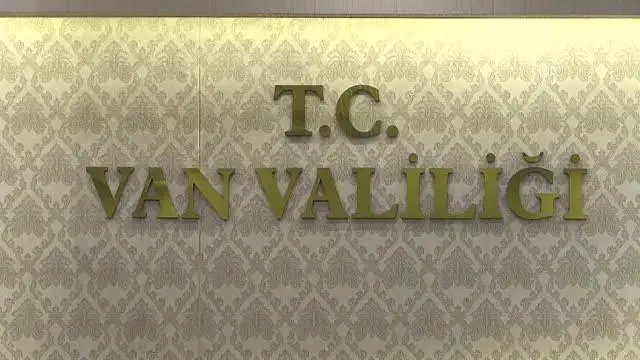 Vali Mehmet Emin Bilmez'den Kovid-19 aşısı yaptırmayanlara çağrı Vali Mehmet Emin Bilmez'den Kovid-19 aşısı yaptırmayanlara çağrı