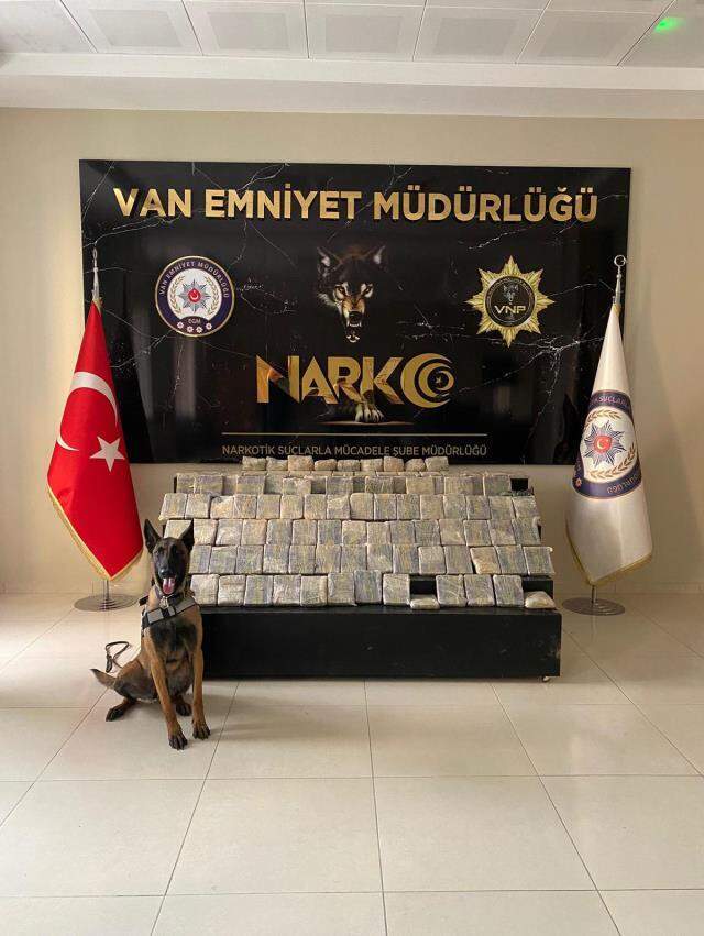 Van'da uyuşturucu tacirlerine çifte darbe! Eroin ve metamfetamin yakalandı