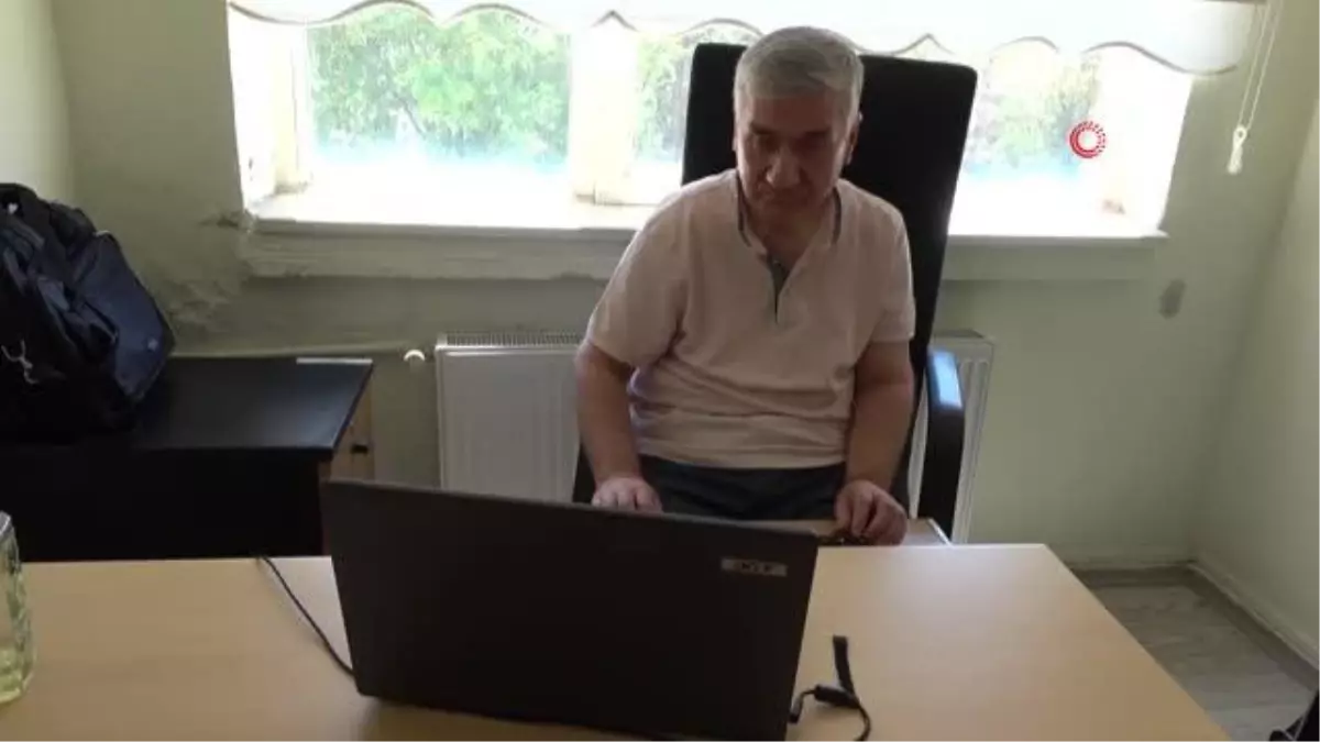 32 yıldır görme engelli öğretmen hayatını anlatan kitap yazdı