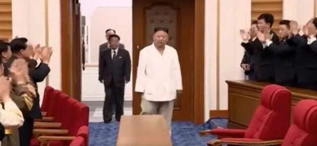 Açıklamalarıyla herkese meydan okuyordu! Kim Jong-un günden güne eriyor Açıklamalarıyla herkese meydan okuyordu! Kim Jong-un günden güne eriyor