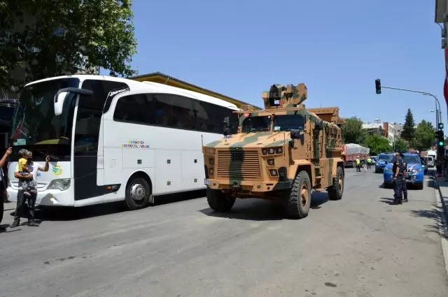 Son dakika gündem: Afrin'den dönen komandolara Besni'de sevgi seli