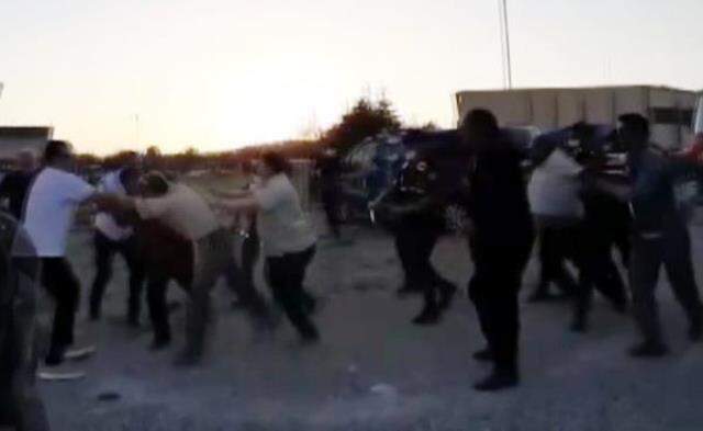 Afyonkarahisar'da oynanan amatör futbol maçı sonrası ortalık savaş alanına döndü