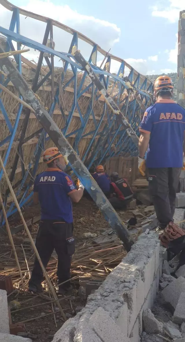 AFYONKARAHİSAR - Bir ağılda inşaatın çökmesi sonucu 3 kişi yaralandı AFYONKARAHİSAR - Bir ağılda inşaatın çökmesi sonucu 3 kişi yaralandı