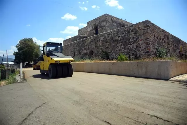 Alanya'da av köşküne beton yol çalışması